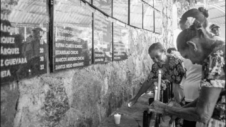 Esta imagen es parte del fotorreportaje titulado “Si nosotros no hablamos, ¿quién lo hará?” creado por el Espacio de Memoria y Derechos Humanos de El Salvador (EMDH), en colaboración con el fotógrafo Roberto Anaya. Crédito: Espacio de Memorias y Derechos Humanos de El Salvador.