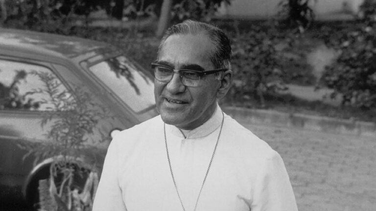 Imagen de Monseñor Romero, sacerdote católico salvadoreño, asesinado por defender la desmilitarización social y por su activismo en la defensa de los derechos humanos. Crédito: MUPI.