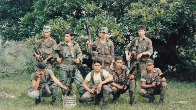 Grupo de militares que combatían en el volcán de Guazapa (departamento de San Salvador). Crédito: Museo Guazapa.
