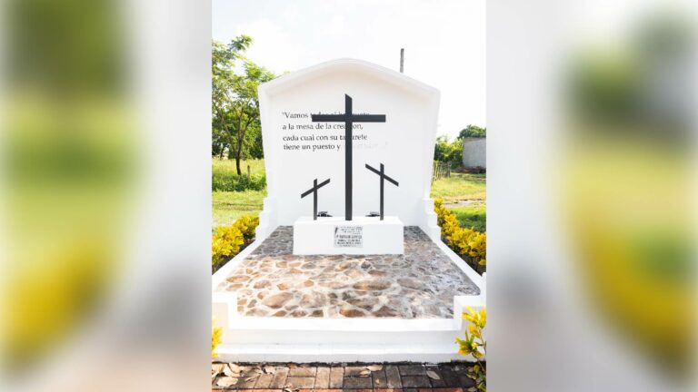 Vista general del monumento Las Tres Cruces recién remodelado. Crédito: Espacio de Memorias y Derechos Humanos de El Salvador.
